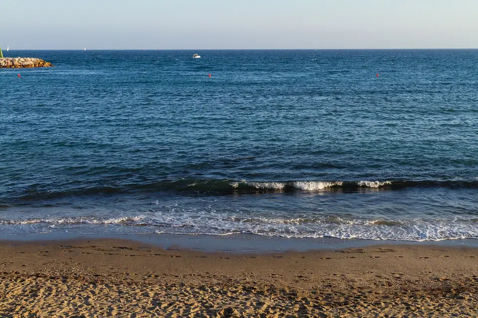 Orilla de la playa de Marbella